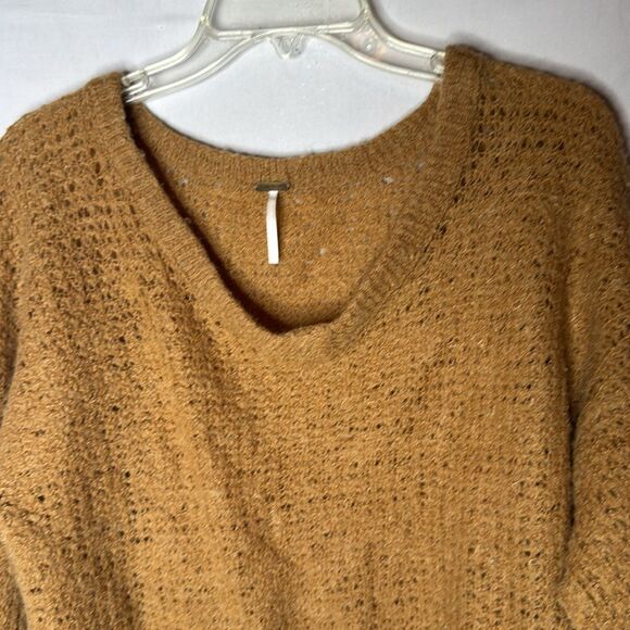 Free People Lulu Oversized V-Neck Sweater in Birchwood Brown Blouson Sweater. Lg - Picture 5 of 11